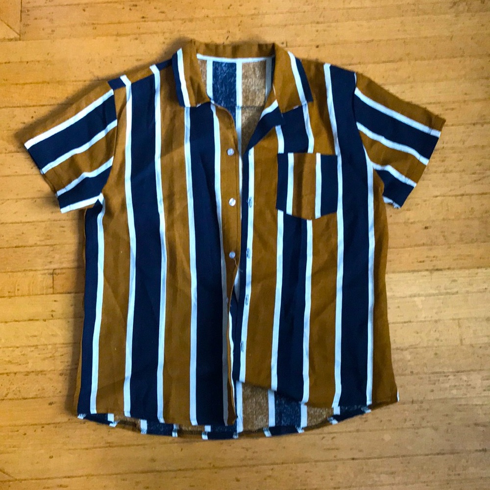Short sleeves button-up